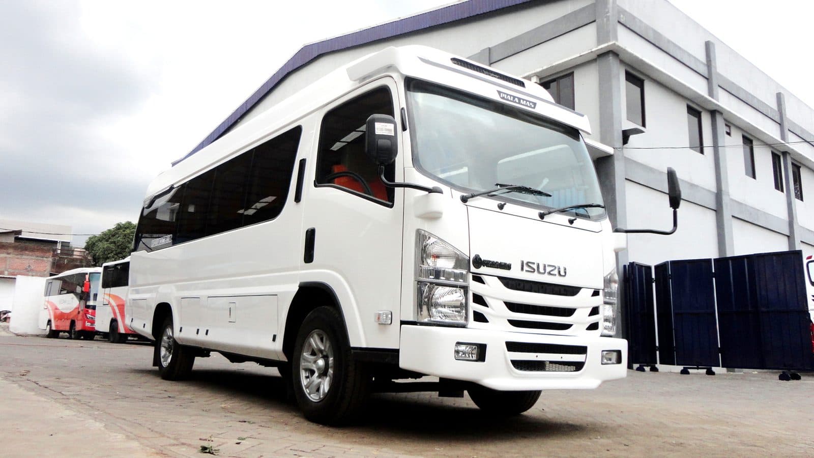 Isuzu Elf Long